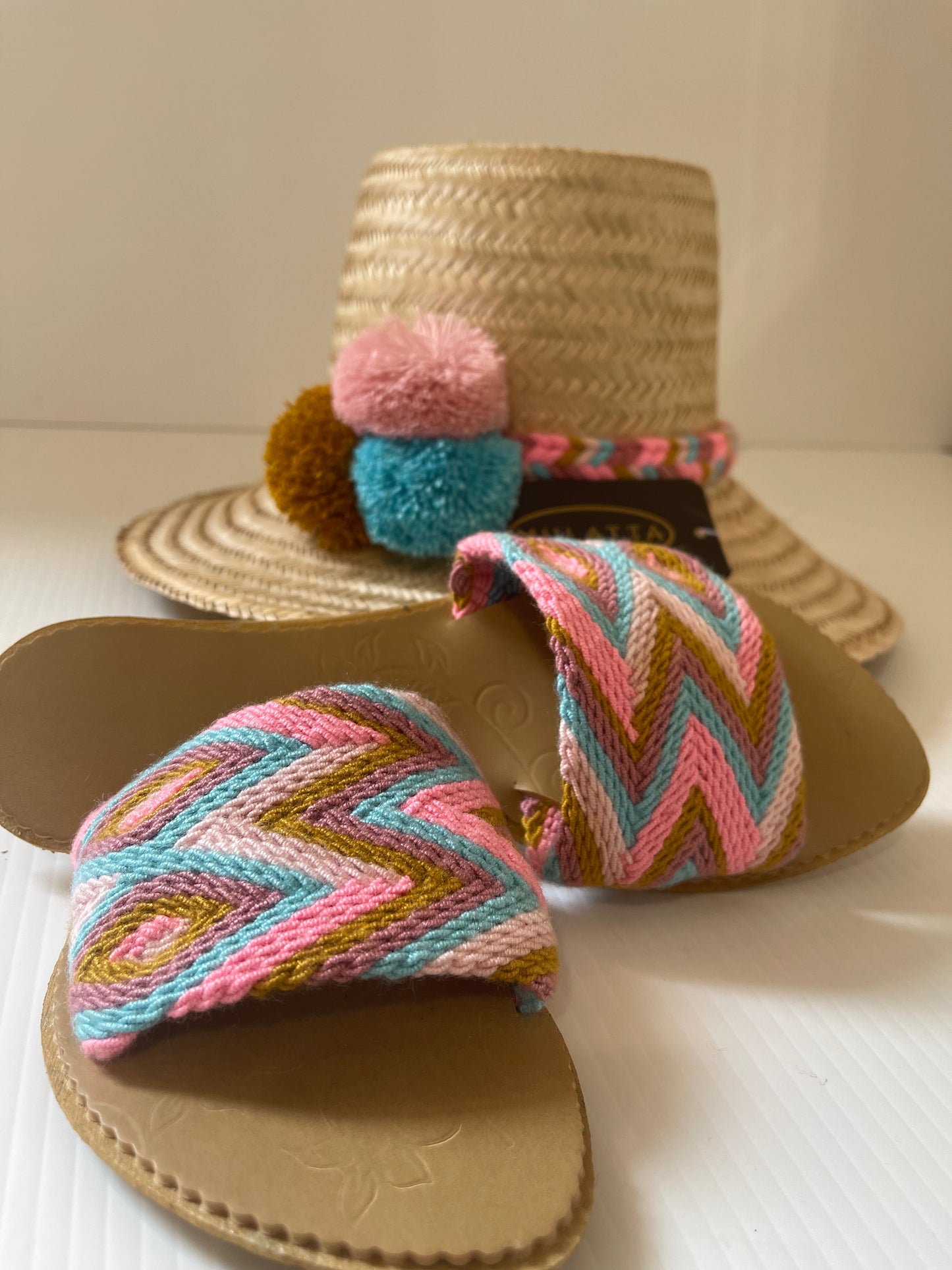 Hat~Flip flop