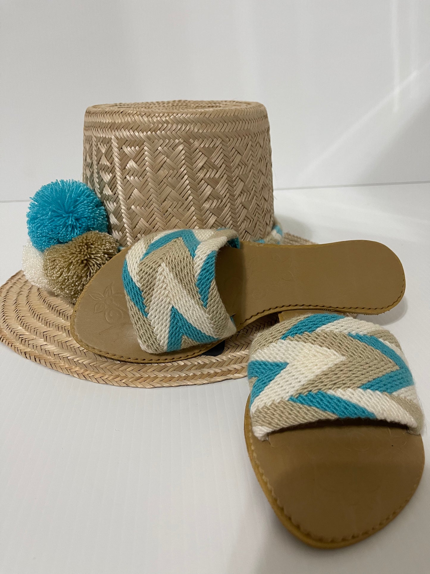 Hat~Flip flop